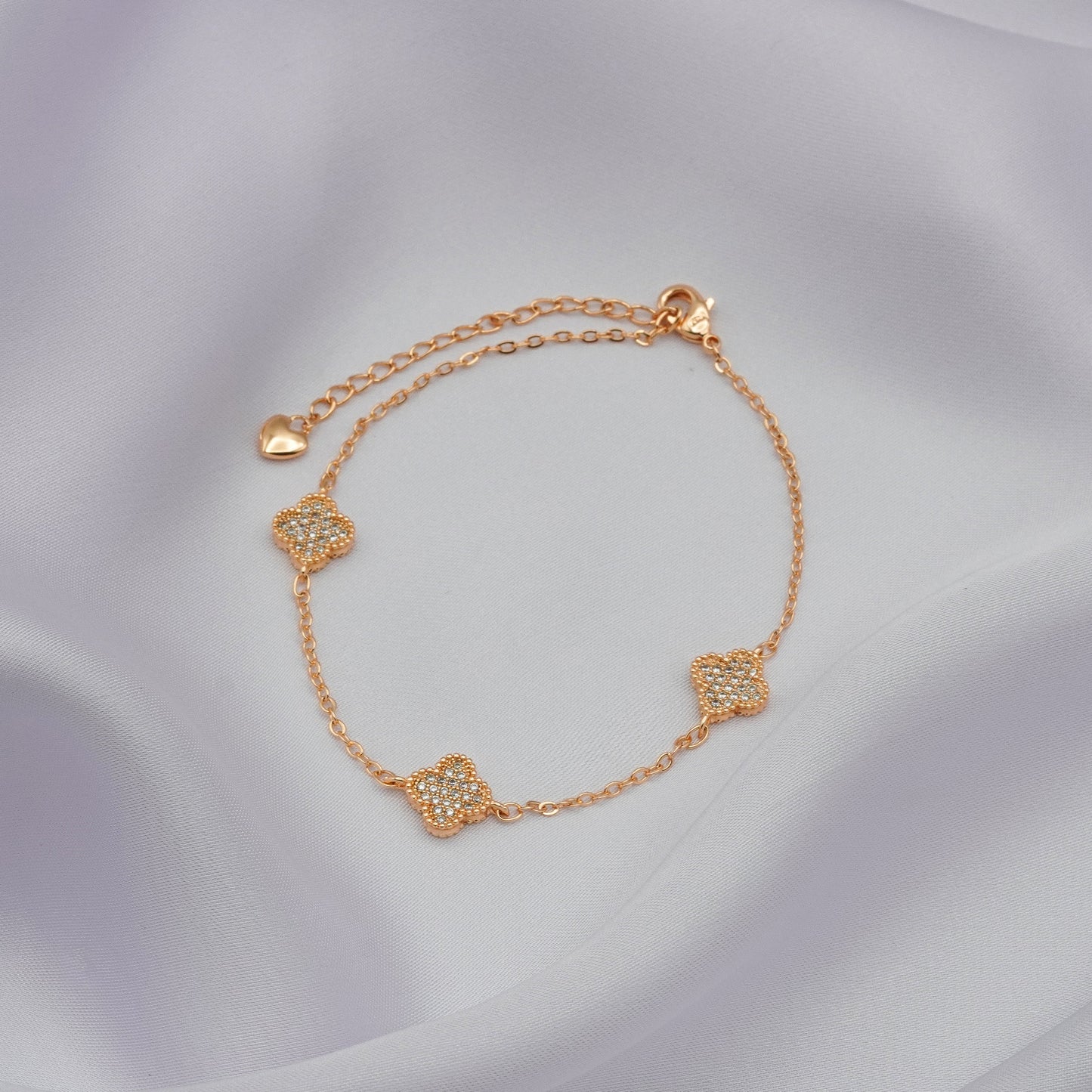 Elegant Gold Clover Bracelet