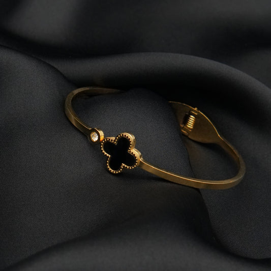 Elegant Clover Motif Gold Bracelet