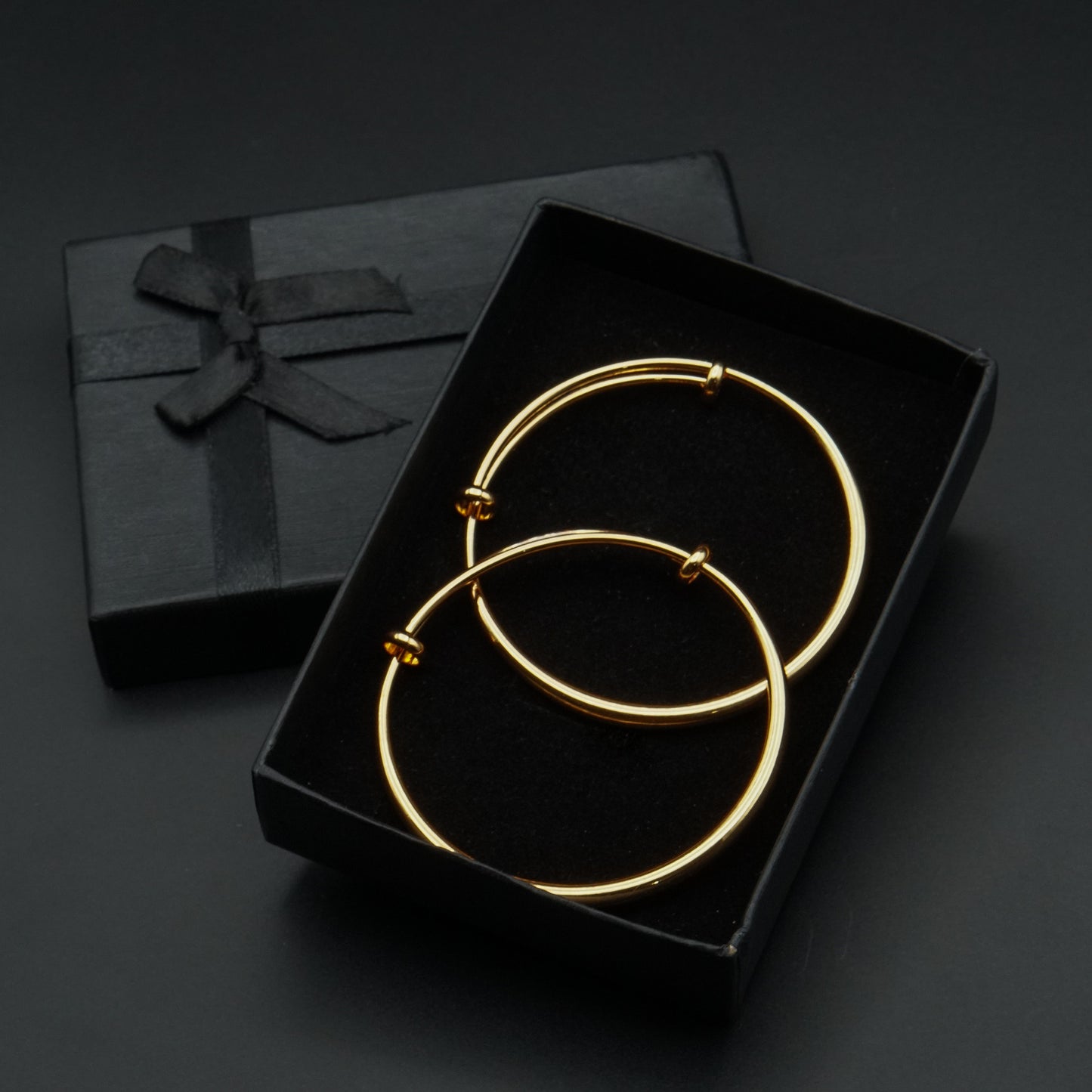 Elegant Gold Artful Bangle