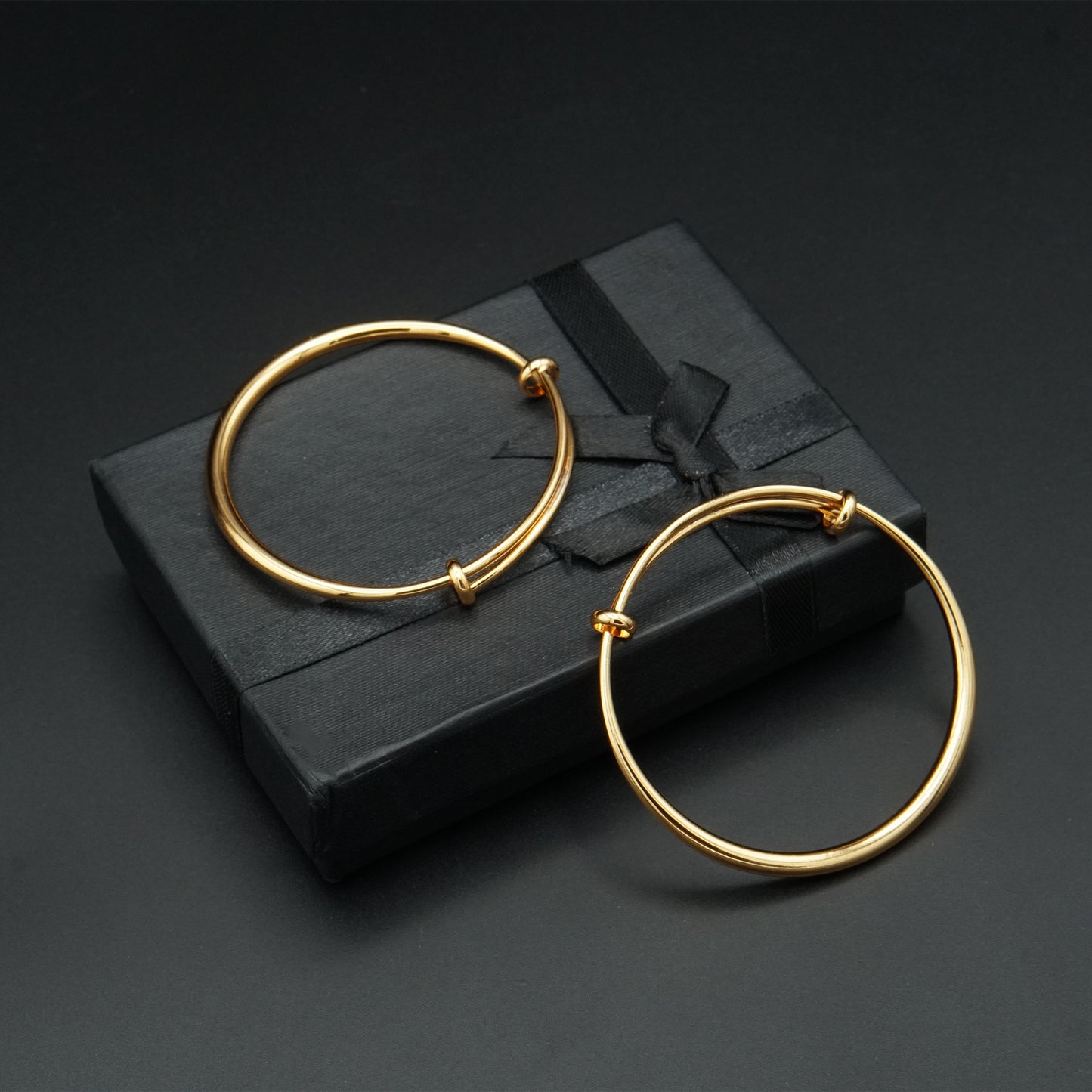 Elegant Gold Artful Bangle