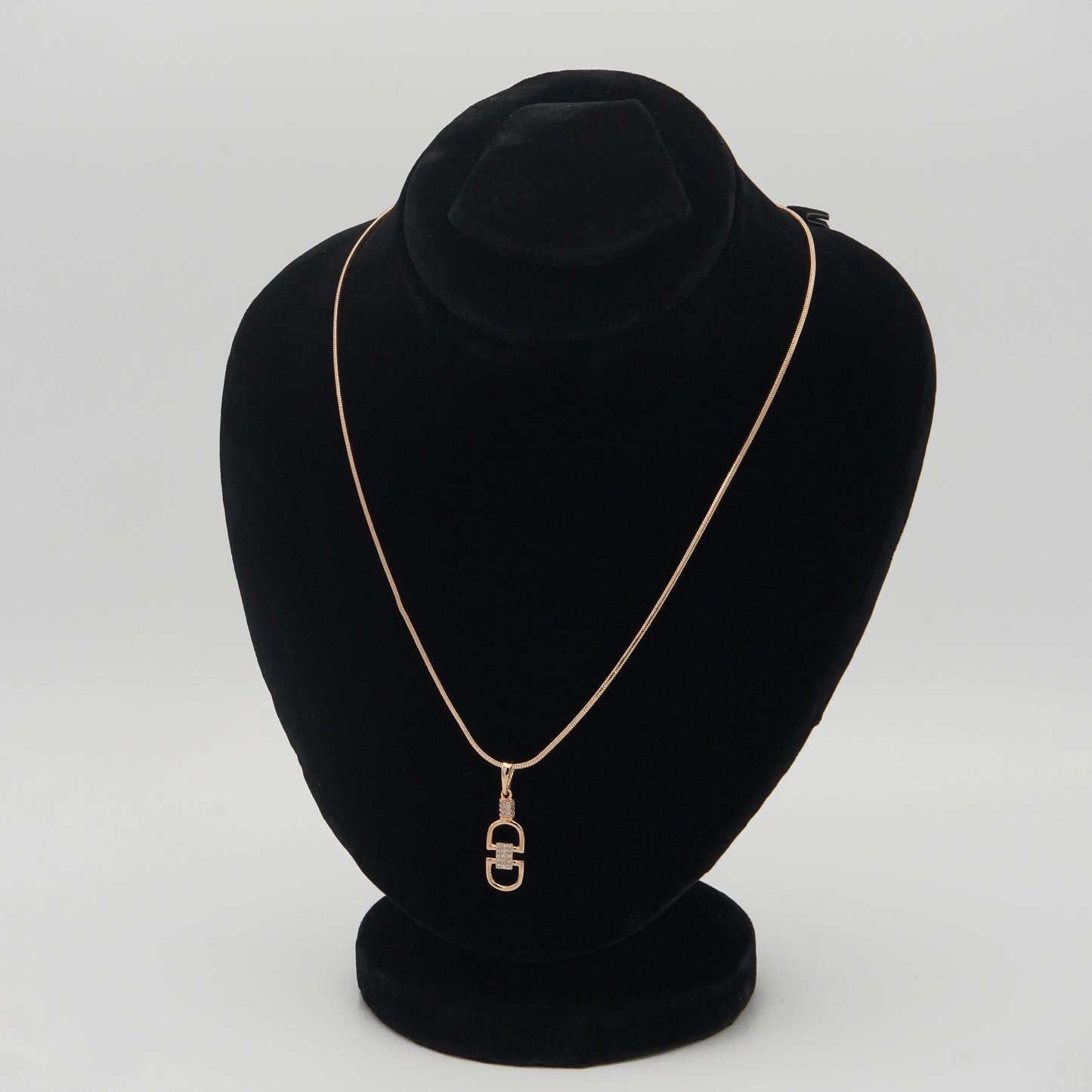 Luxurious Gold Pendant Necklace with Crystal Accents